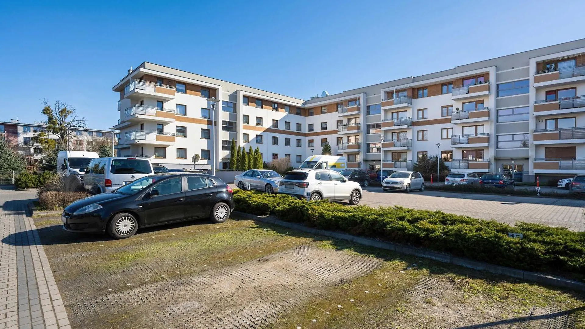 Wyjatkowy Apartament Z Parkingiem By Noclegi Renters Wrocław Polska