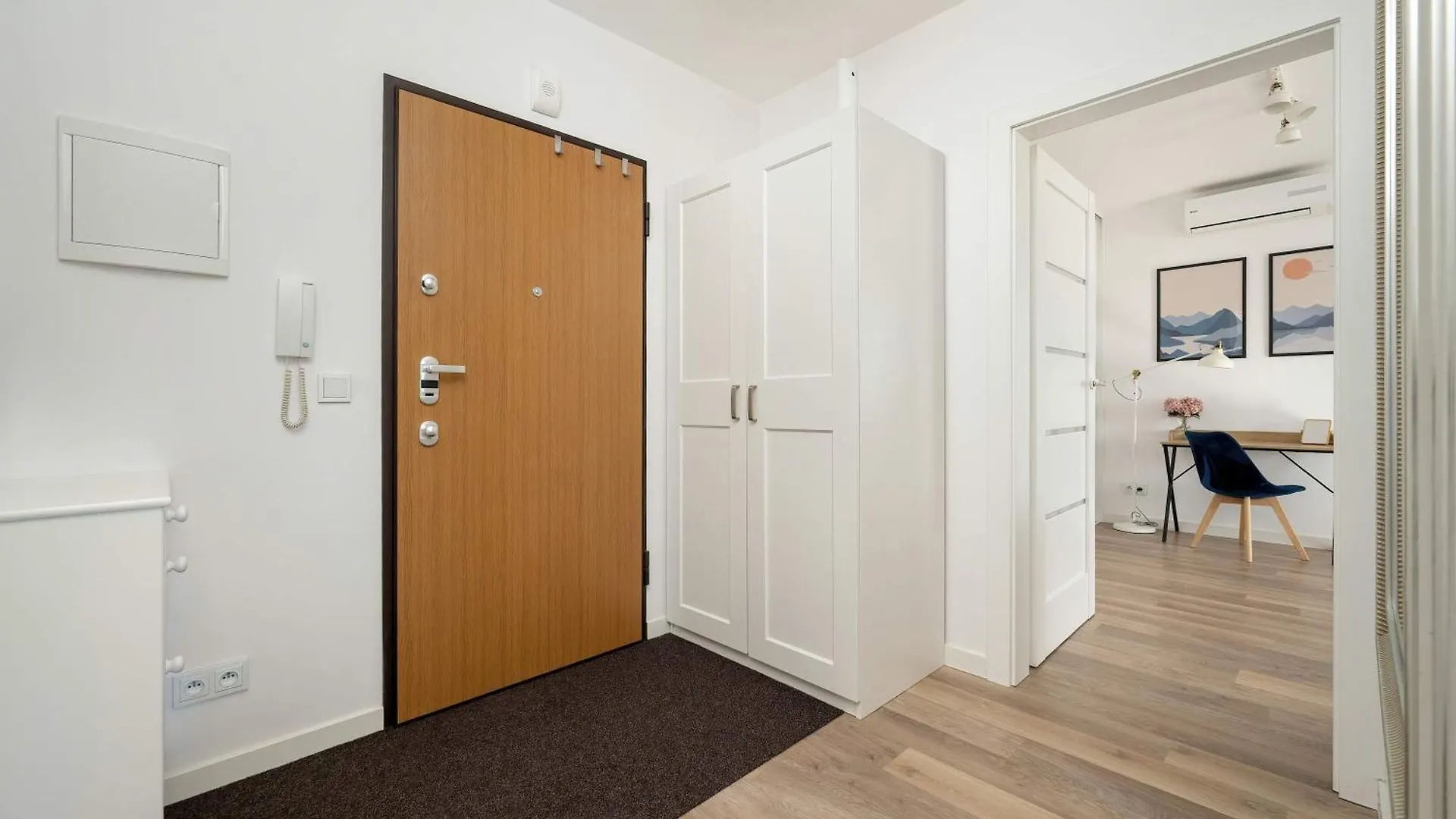Wyjatkowy Apartament Z Parkingiem By Noclegi Renters Wrocław