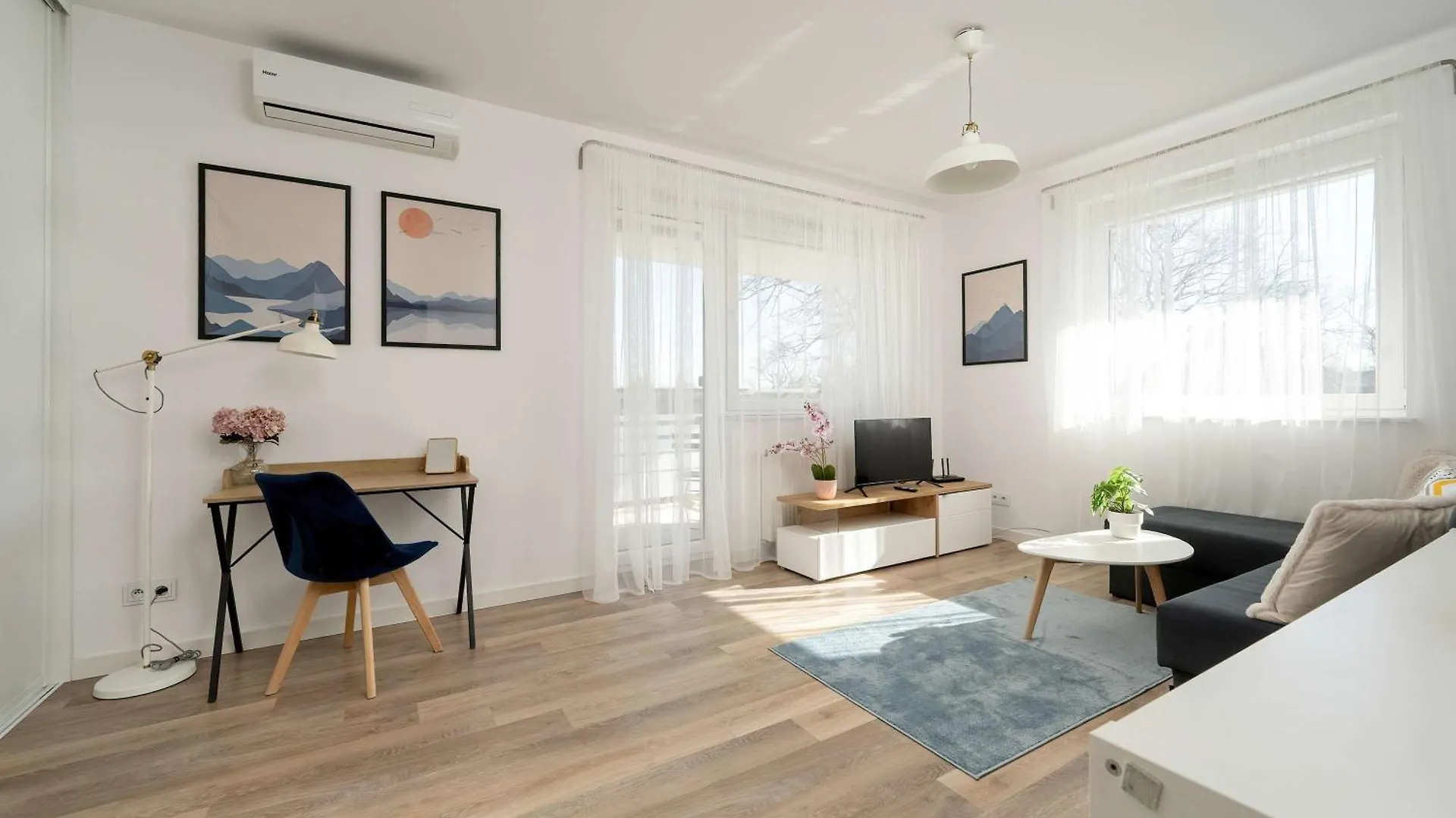 Wyjatkowy Apartament Z Parkingiem By Noclegi Renters Wrocław Polska