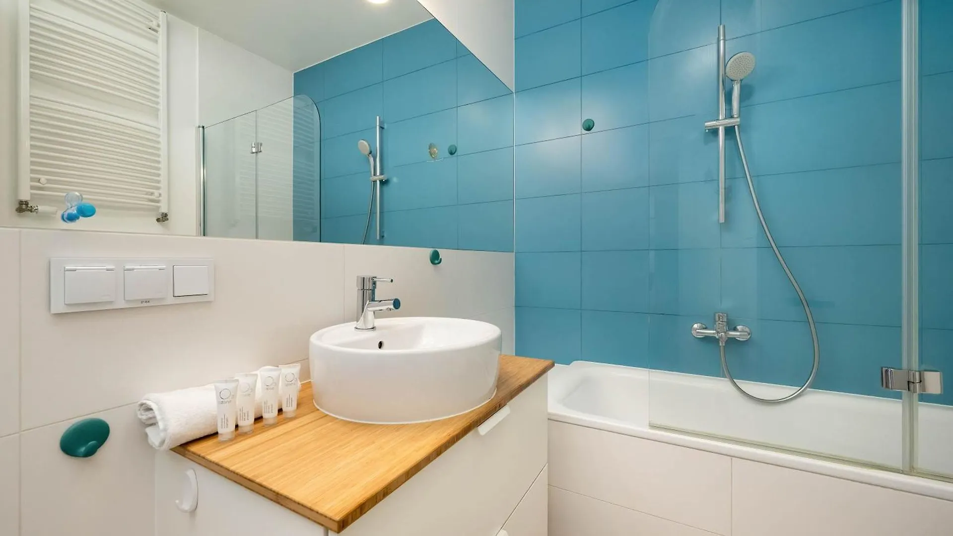 Wyjatkowy Apartament Z Parkingiem By Noclegi Renters Wrocław Polska